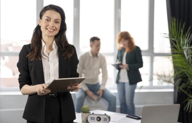 Cómo convertir un contratista (1099) en empleado (W-2): El checklist legal definitivo