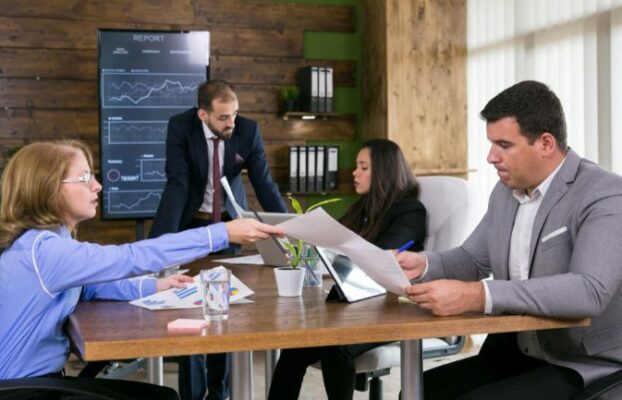 Estructuras multi-LLC 2026: La estrategia para nómadas digitales